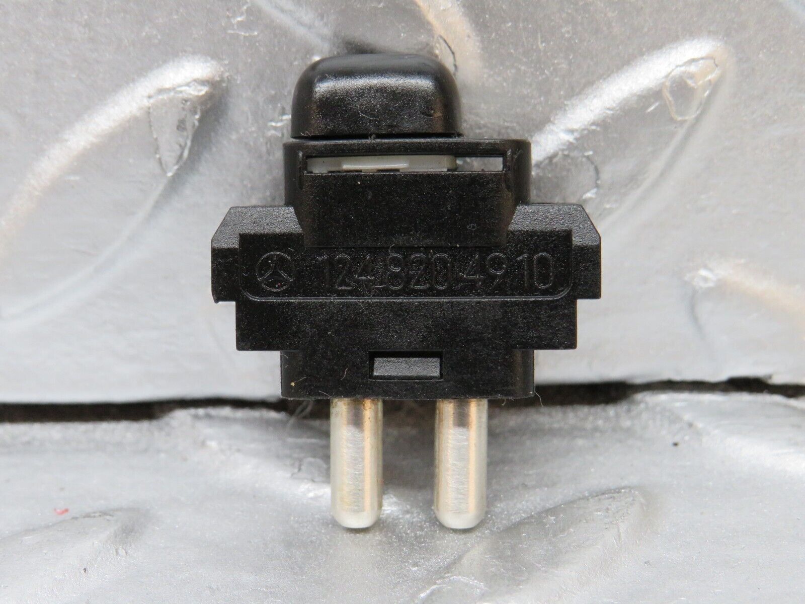 32404 Mercedes-Benz S124 300TE Wagon Child Lock Control Switch 1248204910