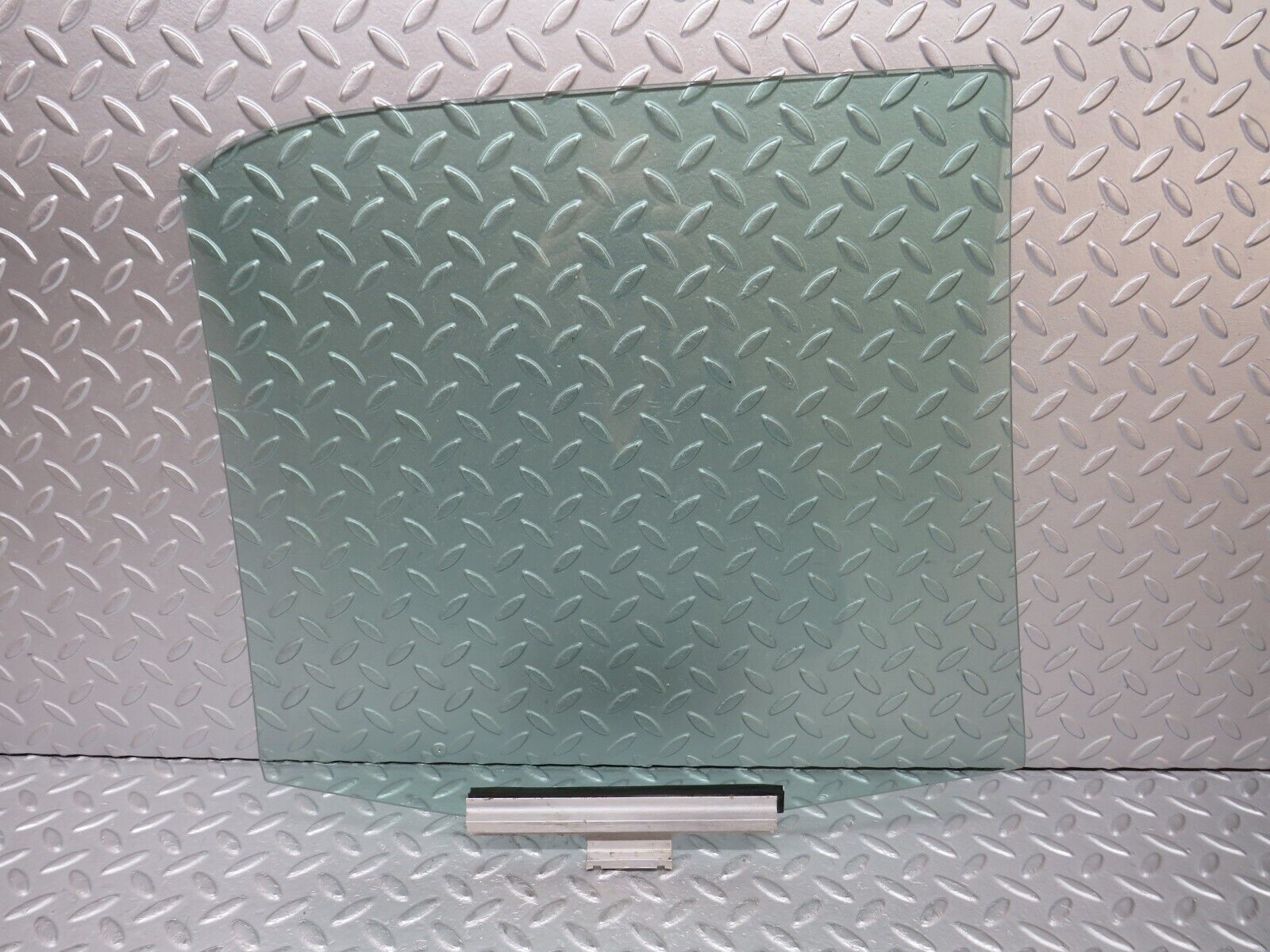 36565 Mercedes-Benz W201 190E 2.0L Rear Left Door Window Glass