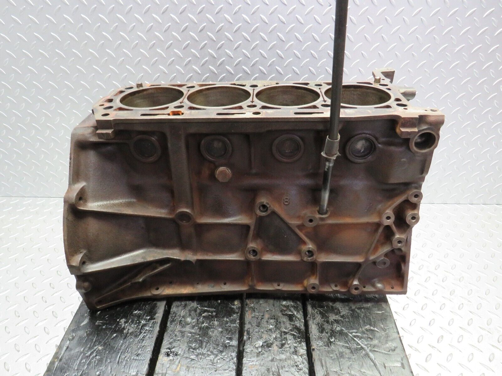 29957 Mercedes-Benz W123 230E Engine Block 1020110301 M102.980