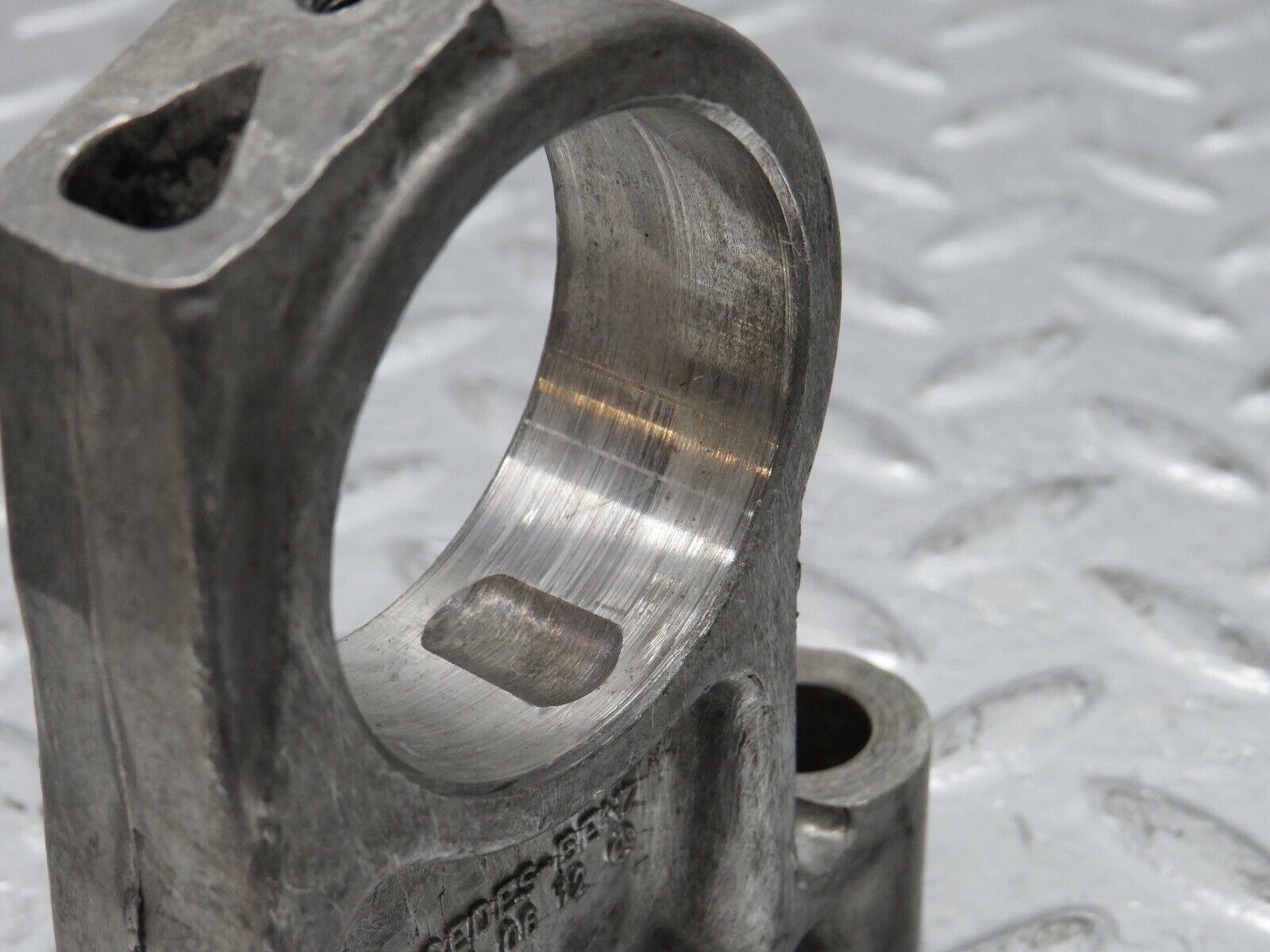 31064 Mercedes-Benz W123 200D Camshaft Tower Bearing Set 6160510612 6160510710