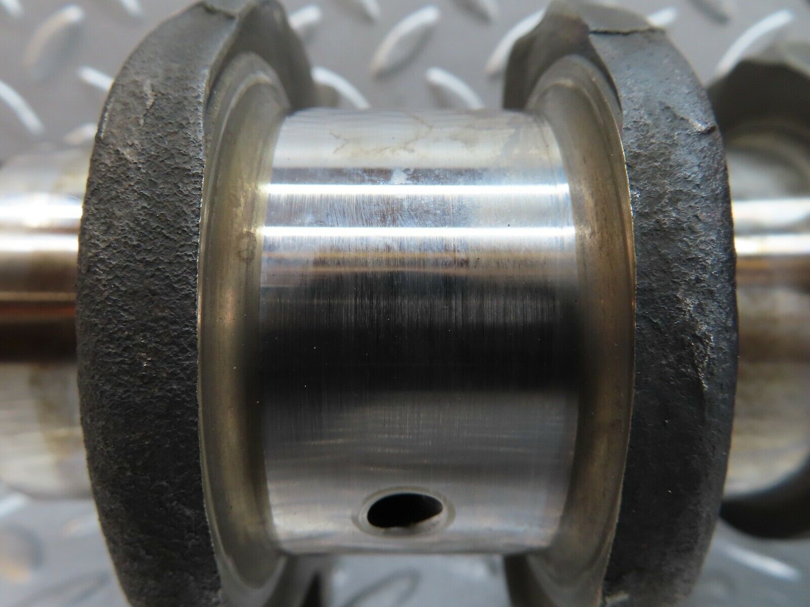 19200 Mercedes-Benz W123 300D Crankshaft OM617