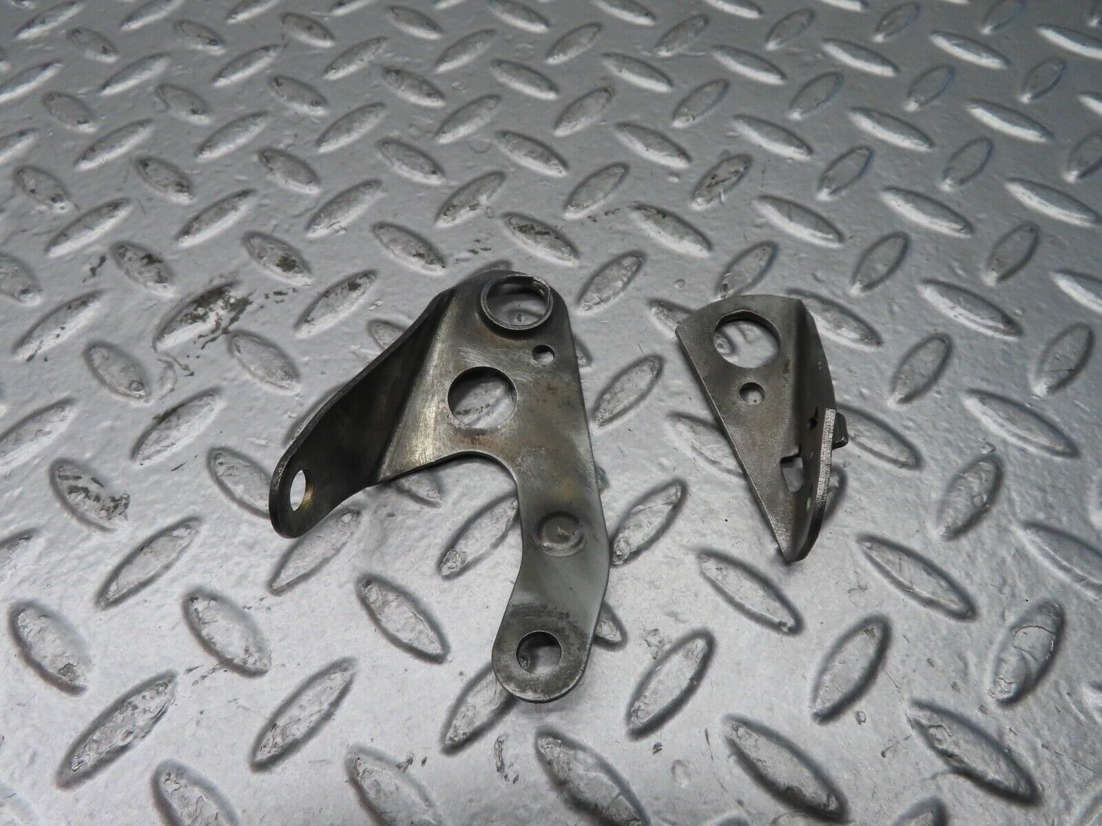 21342 Mercedes-Benz W123 230E Engine Lifting Eyes Hooks