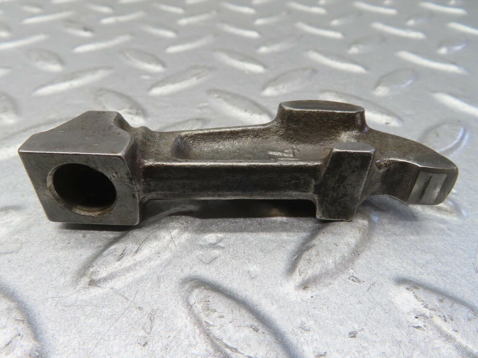 13372 Mercedes-Benz W111 230S Valve Rocker Arm With Retaining Spring