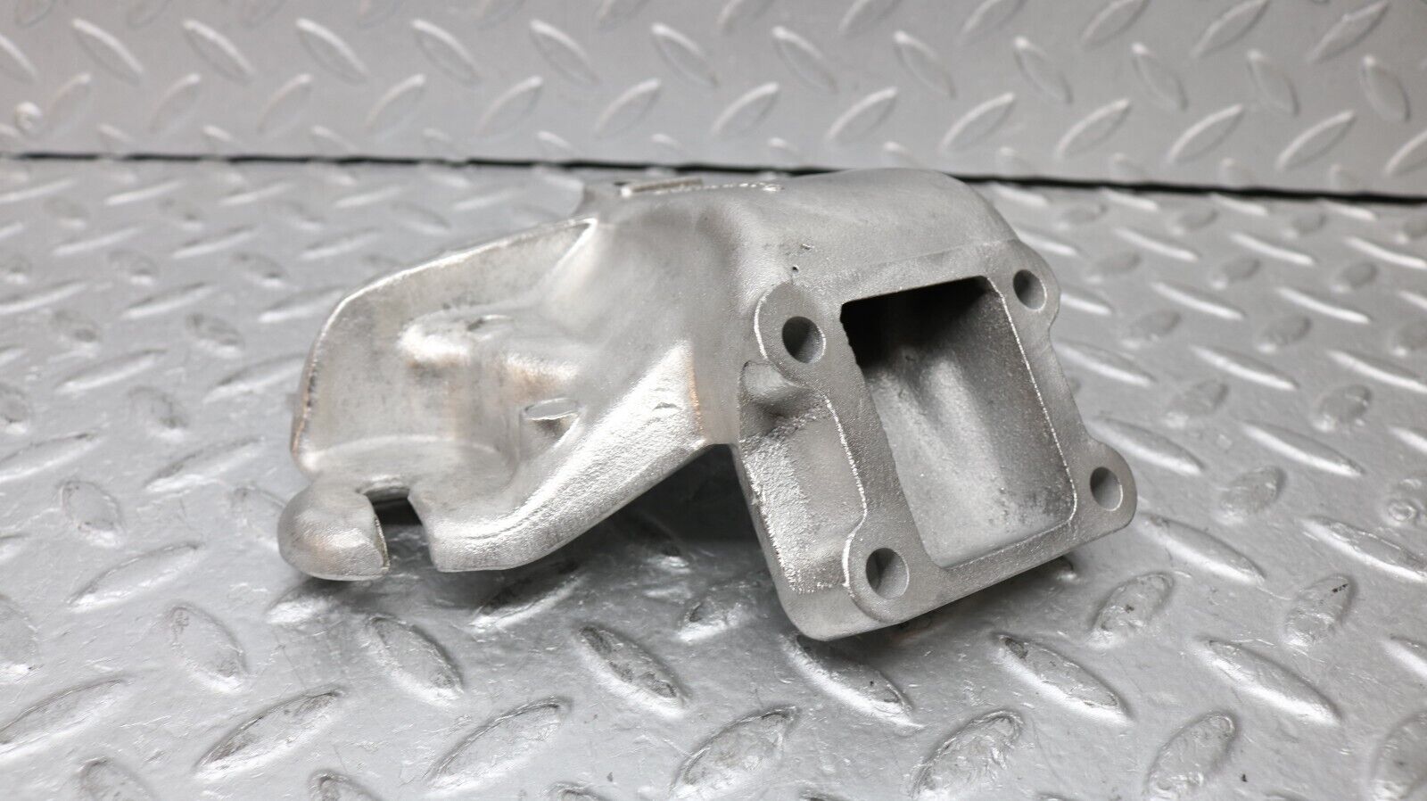 37241 Mercedes-Benz C126 420SEC Coupe Engine Mount Bracket Right 1162235104