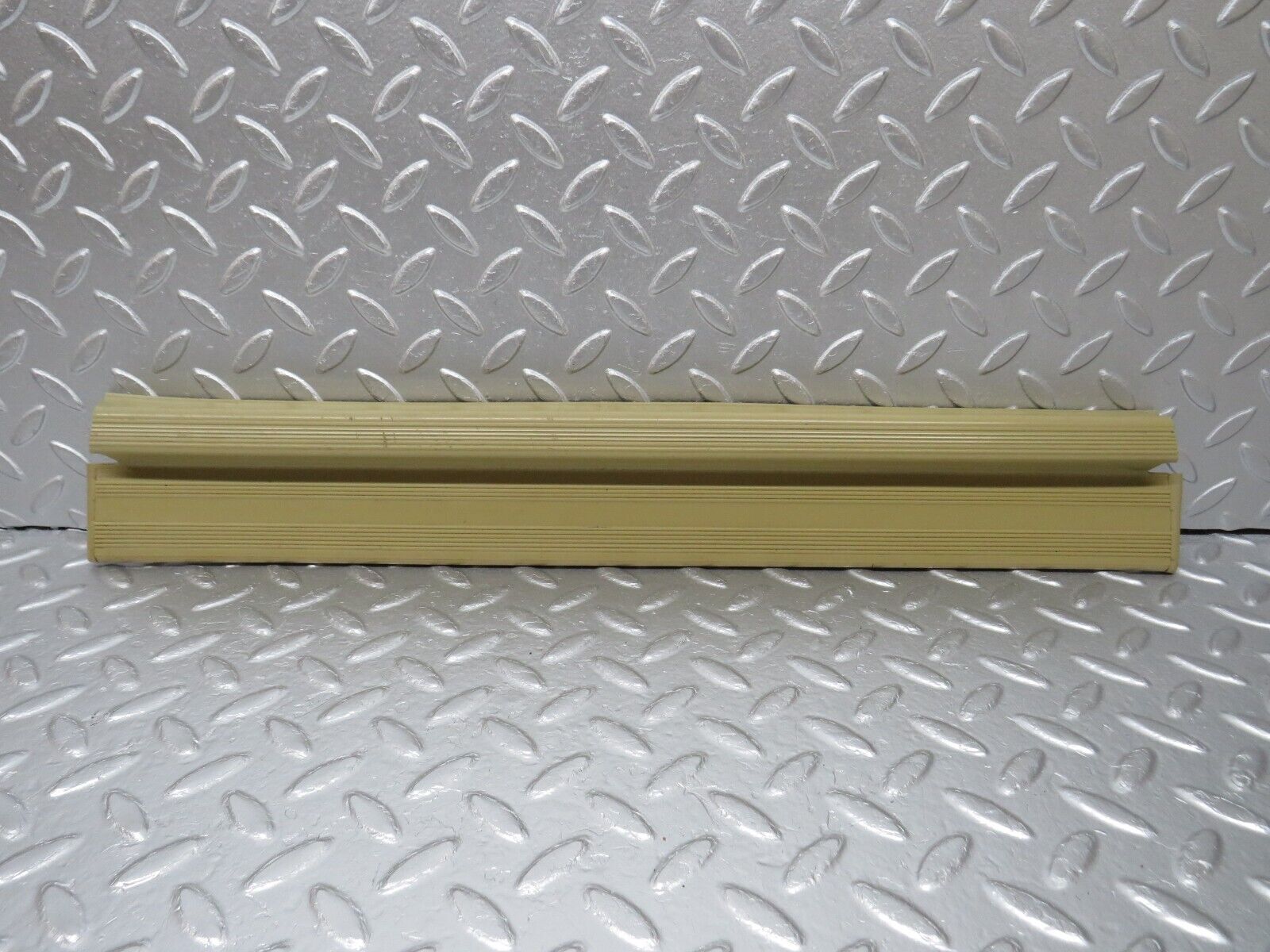 33981 Mercedes-Benz W124 260E Rear Left Door Sill Beige