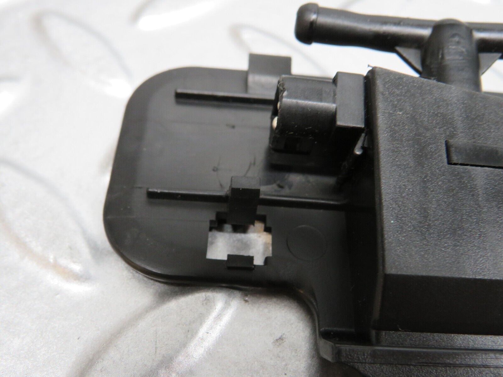 24635 Mercedes-Benz W140 S320 Front Heated Windscreen Washer Nozzle 1408601247