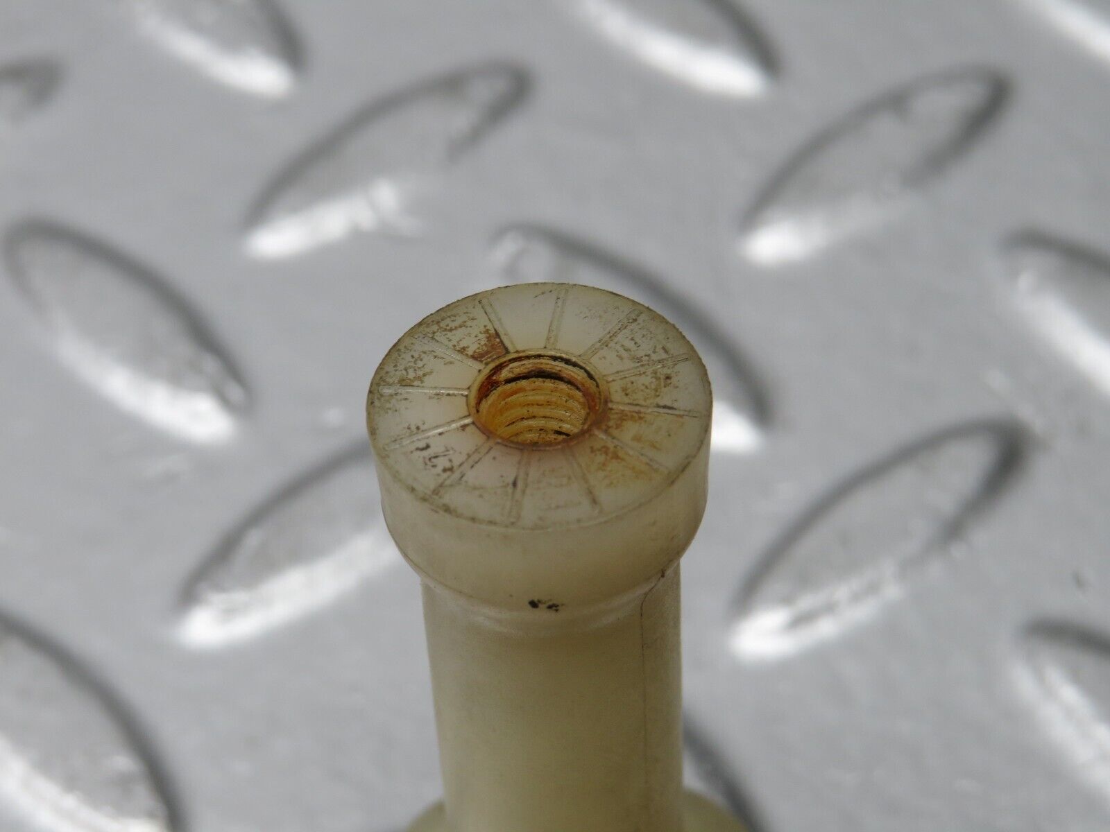 31613 Mercedes-Benz W201 190LE 1.8L Windscreen Washer Reservoir Holder