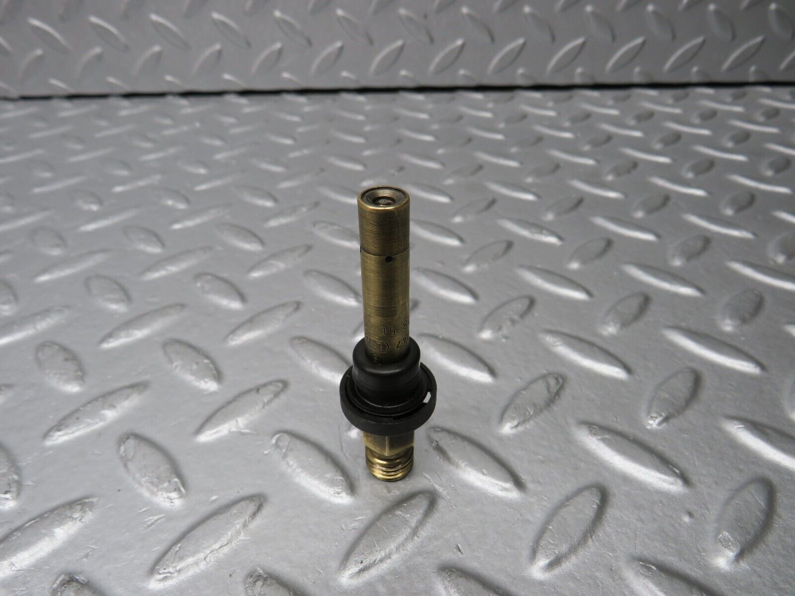 38904 Mercedes-Benz W201 190E 2.6L Fuel Injector Bosch 0000785623 0437502047