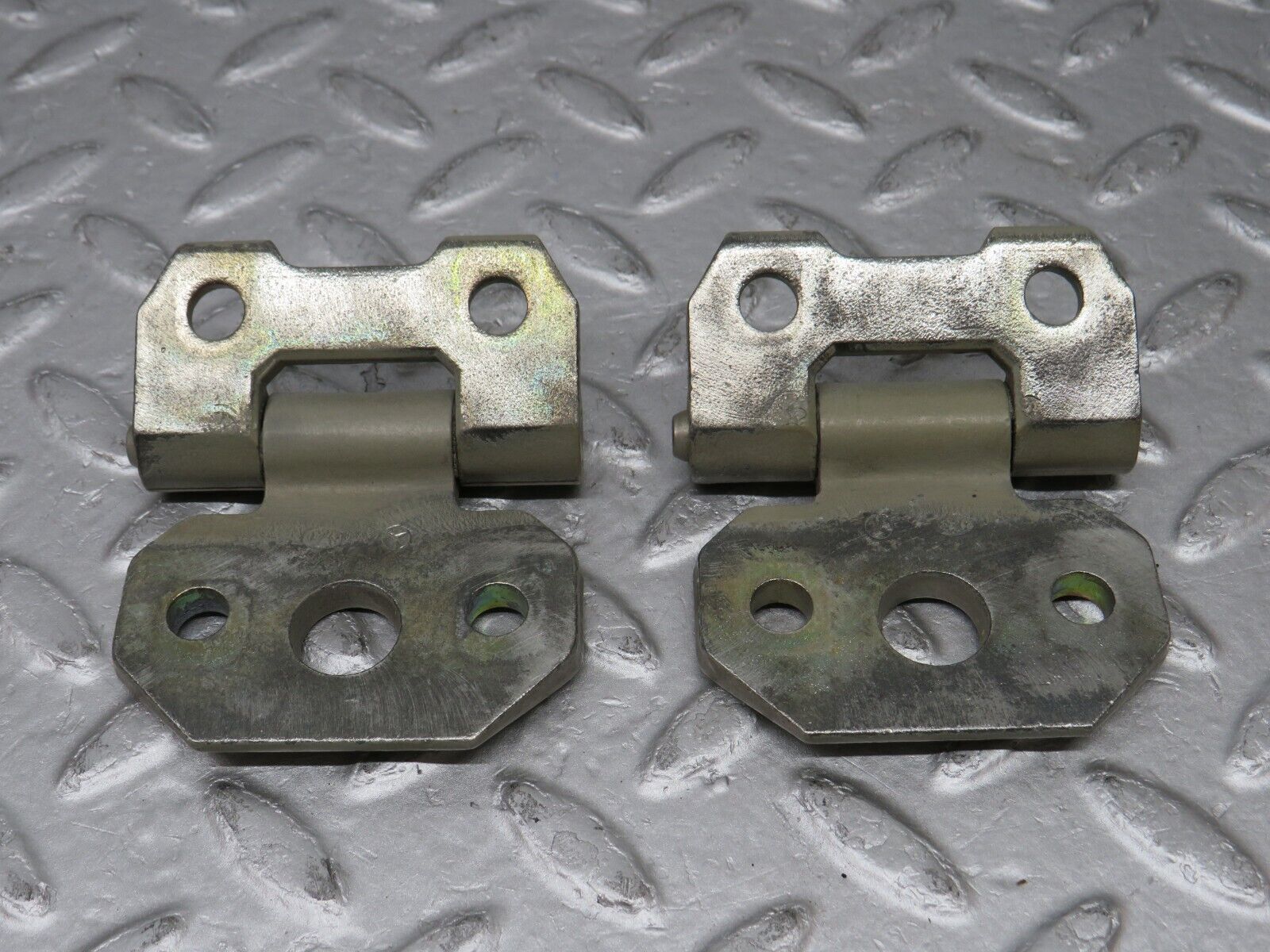 36616 Mercedes-Benz W201 190E 2.0L Door Hinge Left Side