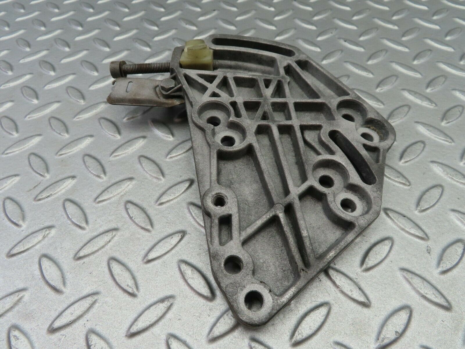 6317 Mercedes-Benz W126 380SE Power Steering Pump Bracket 1174661241