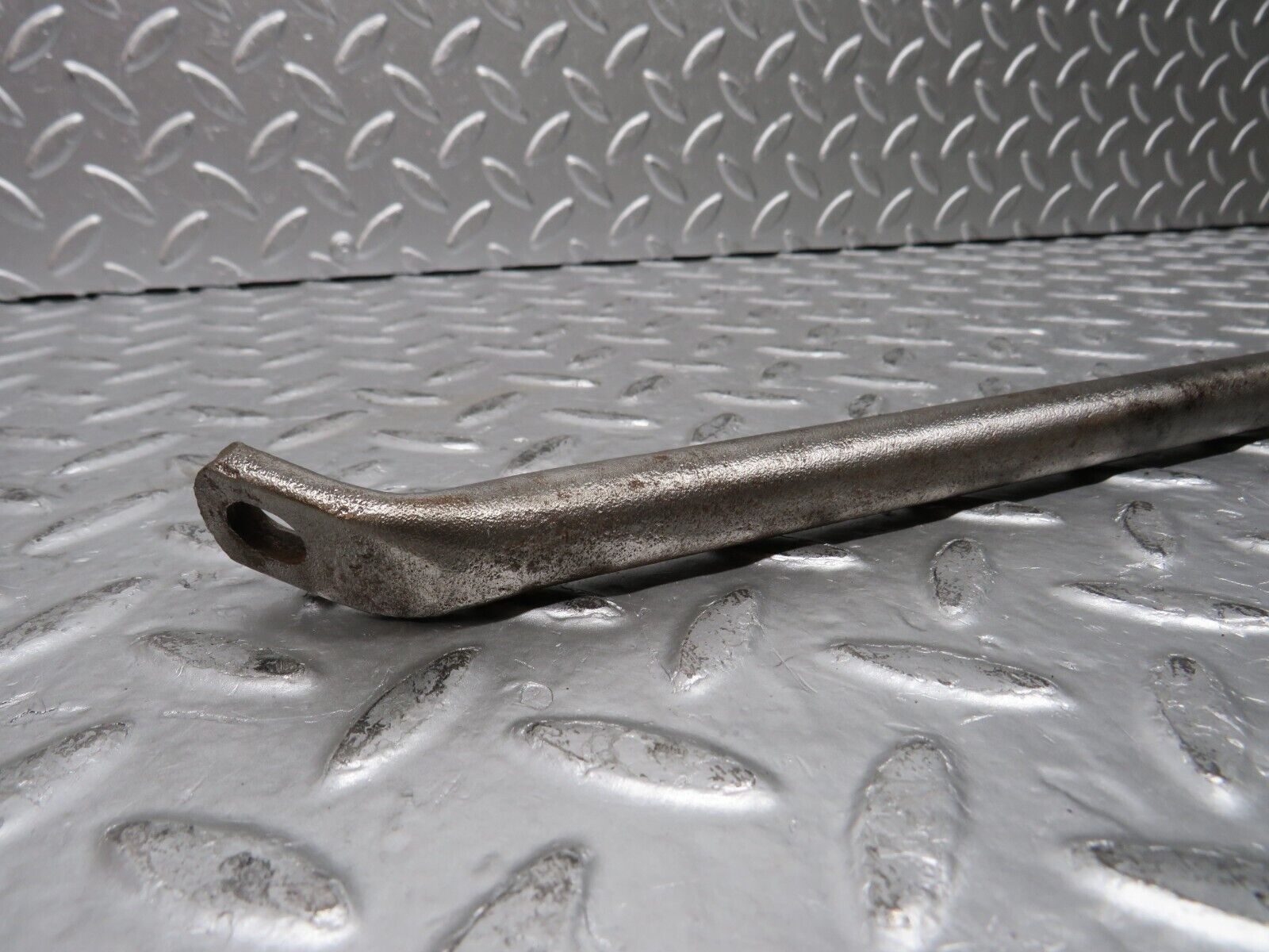 29948 Mercedes-Benz W123 230E Power Steering Pump Holder Bracket