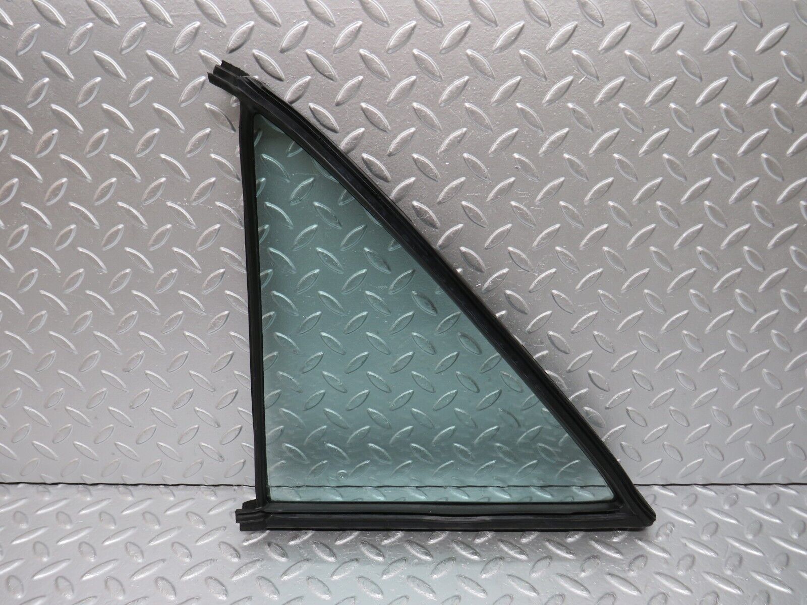 33144 Mercedes-Benz W126 Rear Right Quarter Window Glass 1267350224