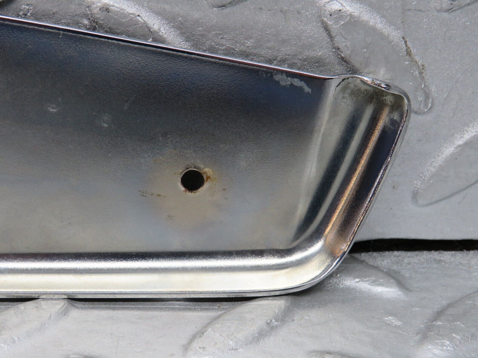 37762 Mercedes-Benz A124 320E Cabriolet Right Door Chrome Cover
