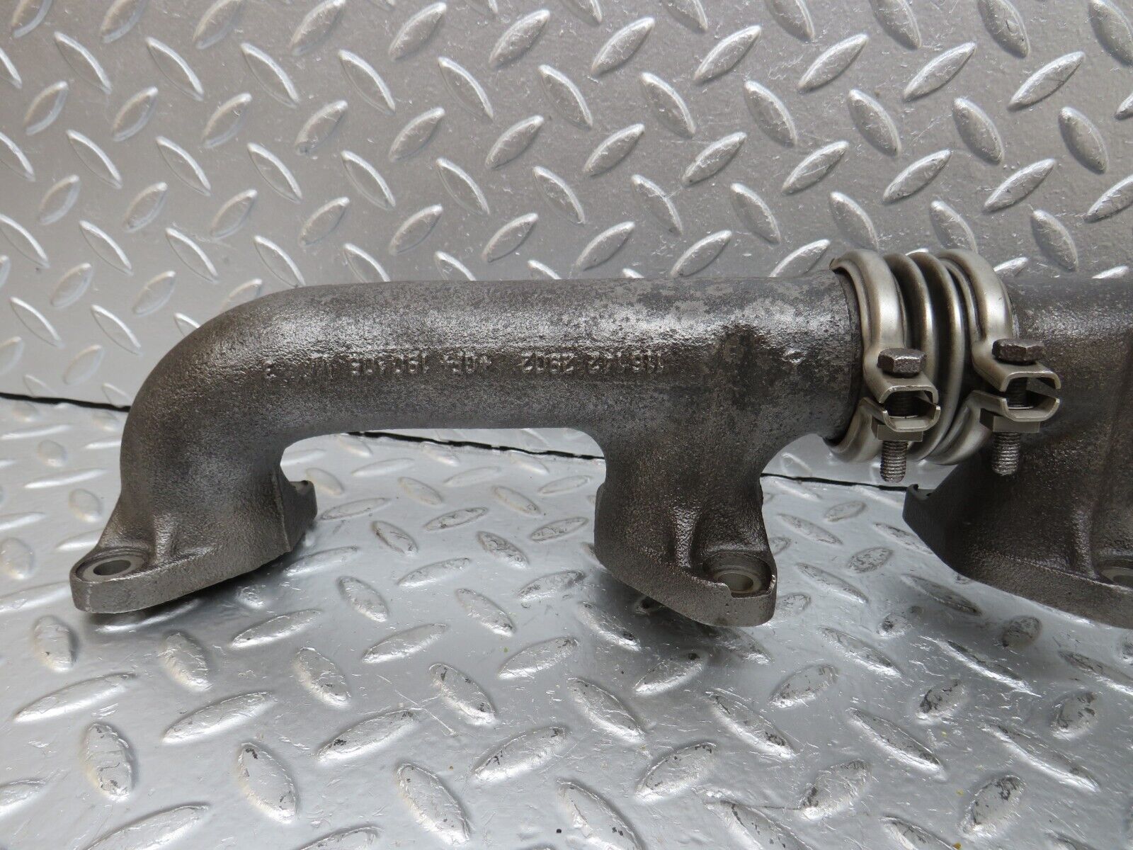 33125 Mercedes-Benz W126 380 V8 Exhaust Manifold Left 1161422302 1161422902