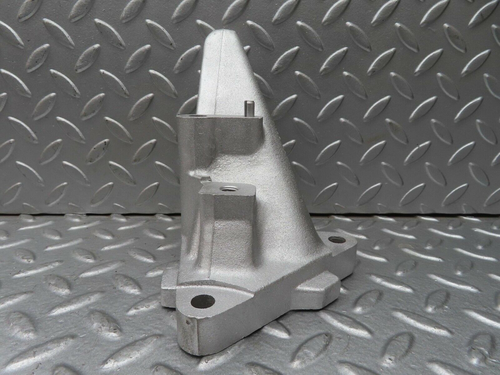 13565 Mercedes-Benz W123 200 Engine Mount Bracket Left Side 1022230504