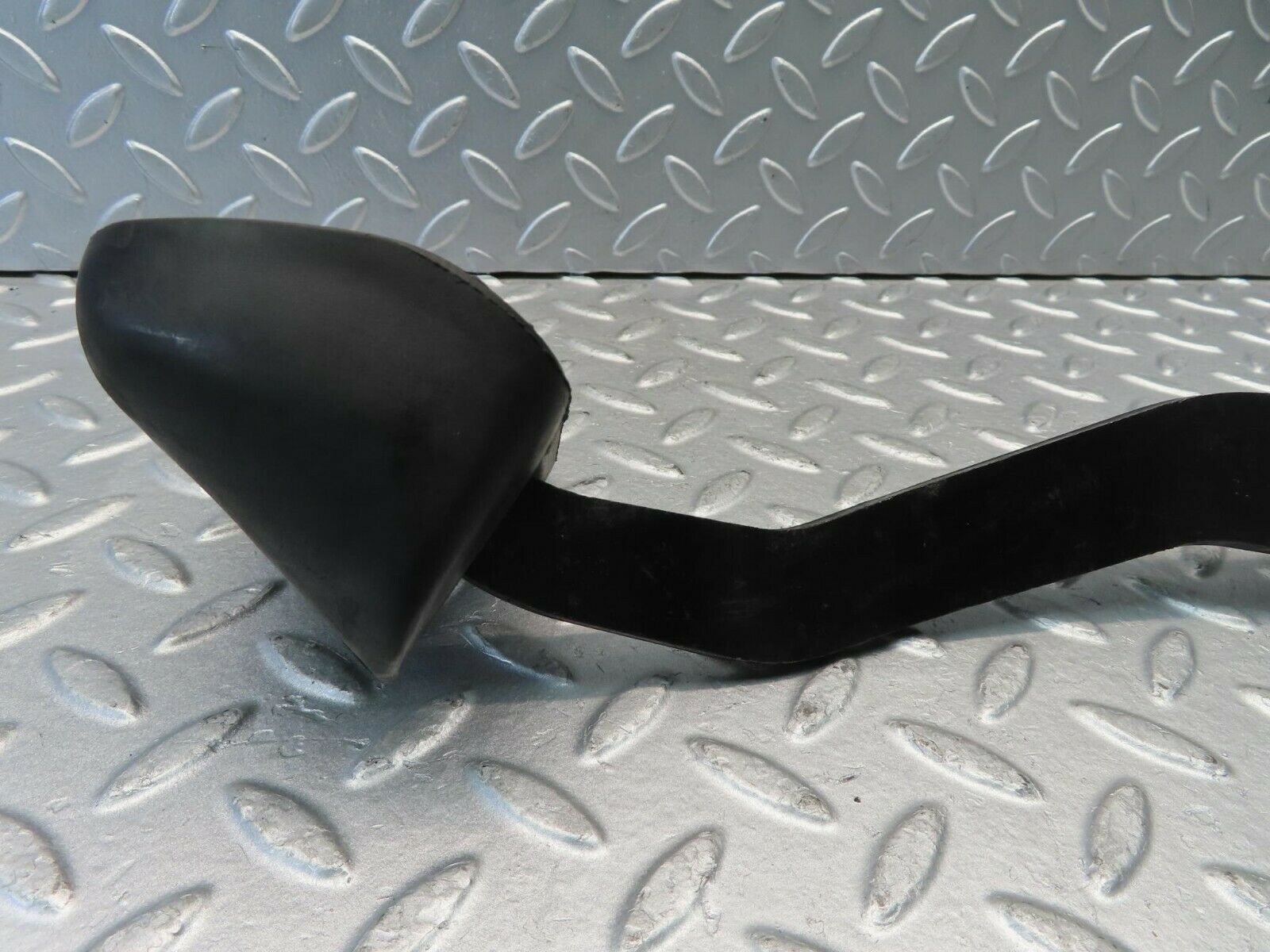 10913 Mercedes-Benz W123 230E Brake Pedal With Rubber