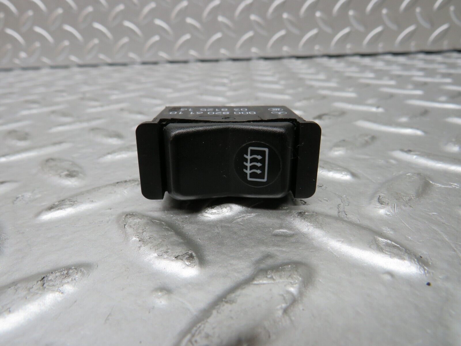 27350 Mercedes-Benz W123 280E Rear Windscreen Defroster Switch 0008206110