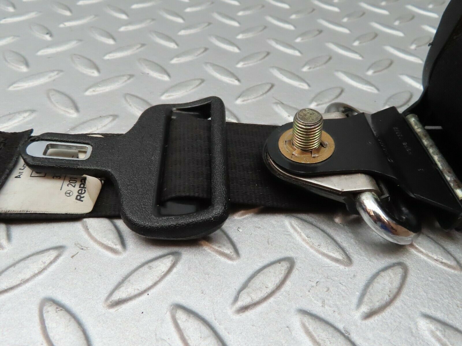 4403 Mercedes-Benz W123 230E Front Left Seat Belt 2018601685