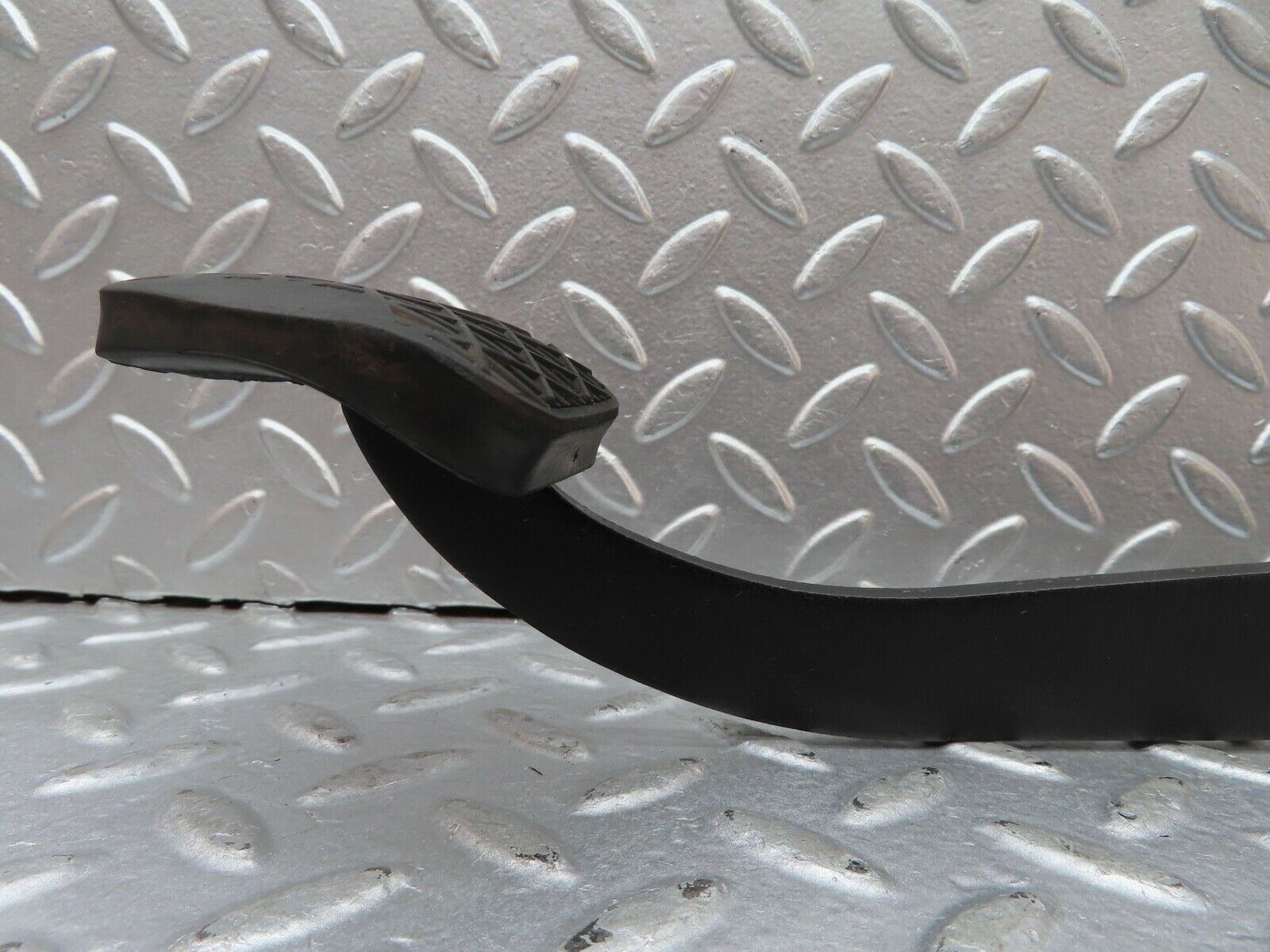 20362 Mercedes-Benz W114 280CE Coupe Brake Pedal With Rubber 1102910182