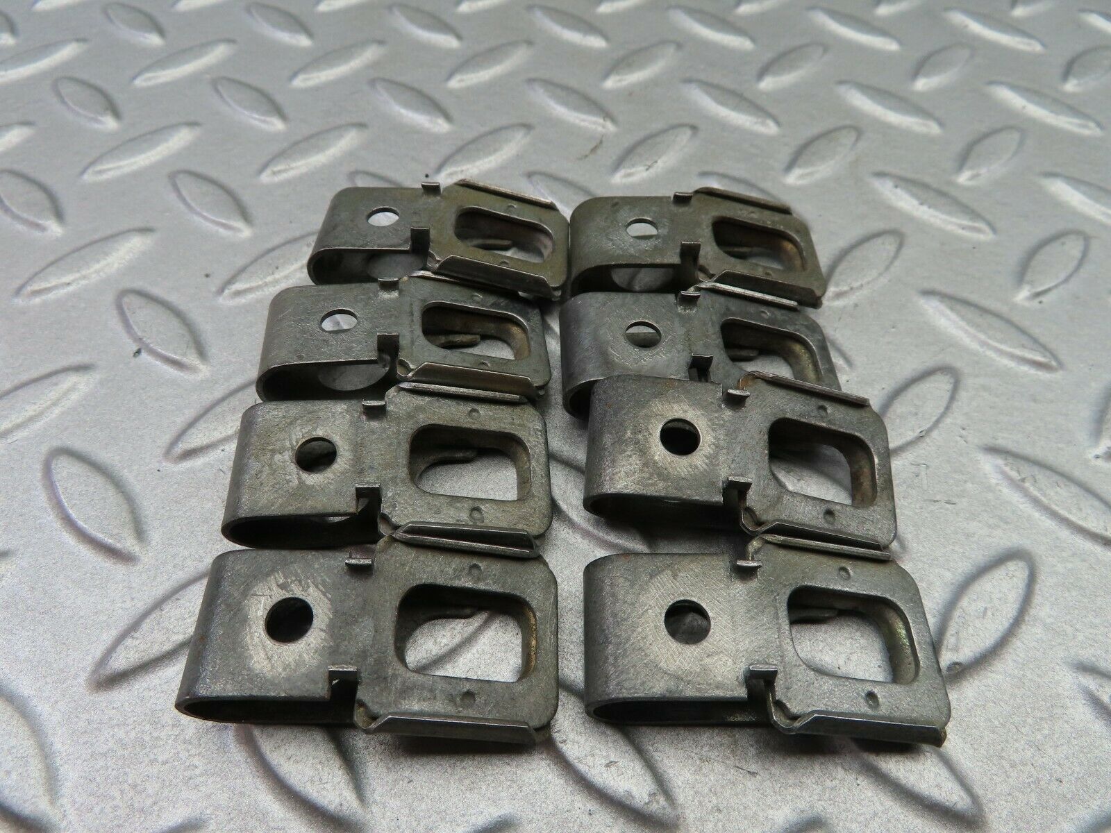 6252 Mercedes-Benz W126 380SE Fuel Injector Bracket Holder Set