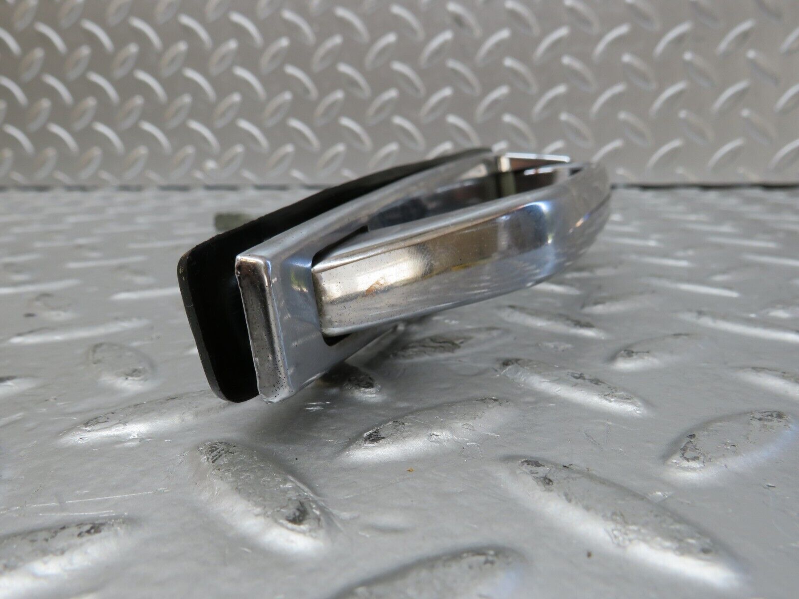 26083 Mercedes-Benz W116 450SE Chrome Door Handle Fr. Left No Key 1167600159