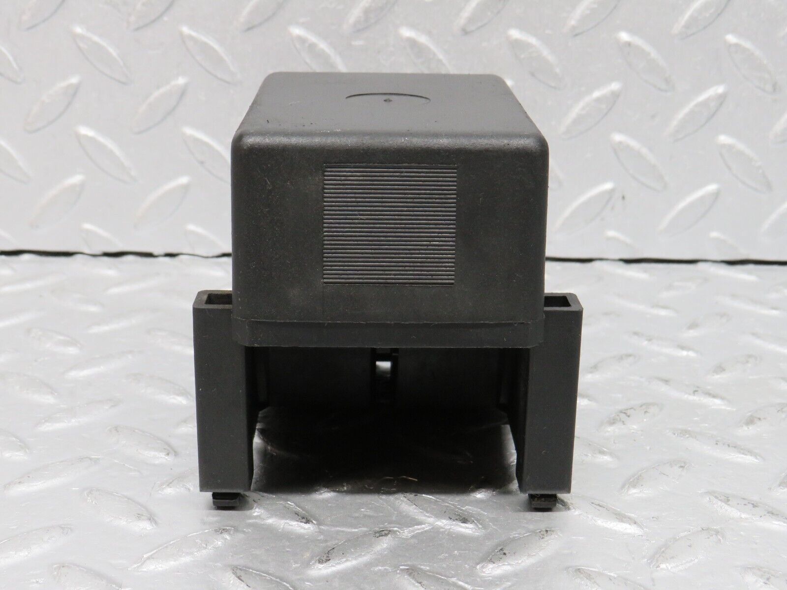 38674 Mercedes-Benz W201 190E 2.6L Relay Box Cover 2015450103