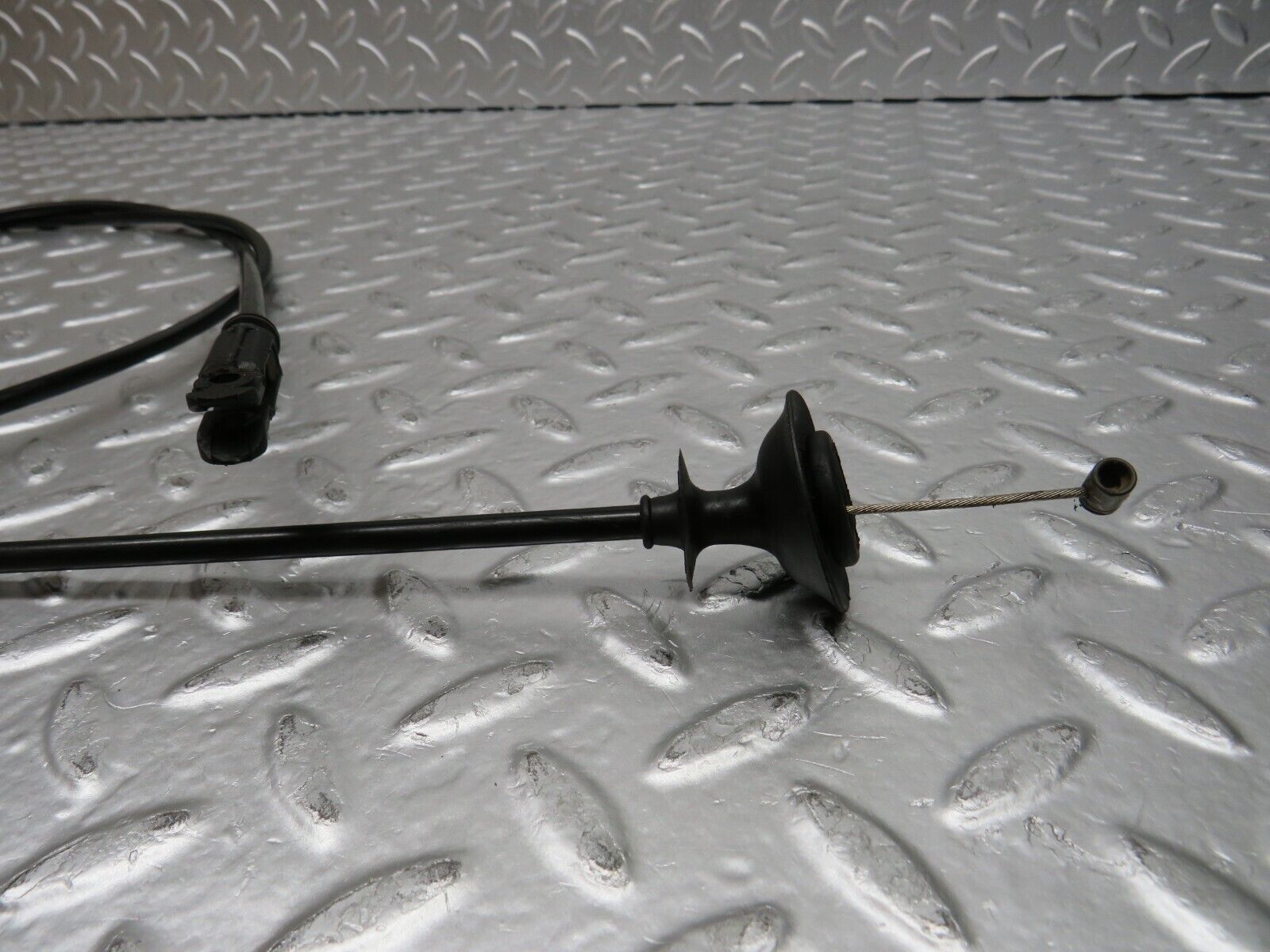 31520 Mercedes-Benz S124 220TE Wagon Bonnet Release Cable 1239970681