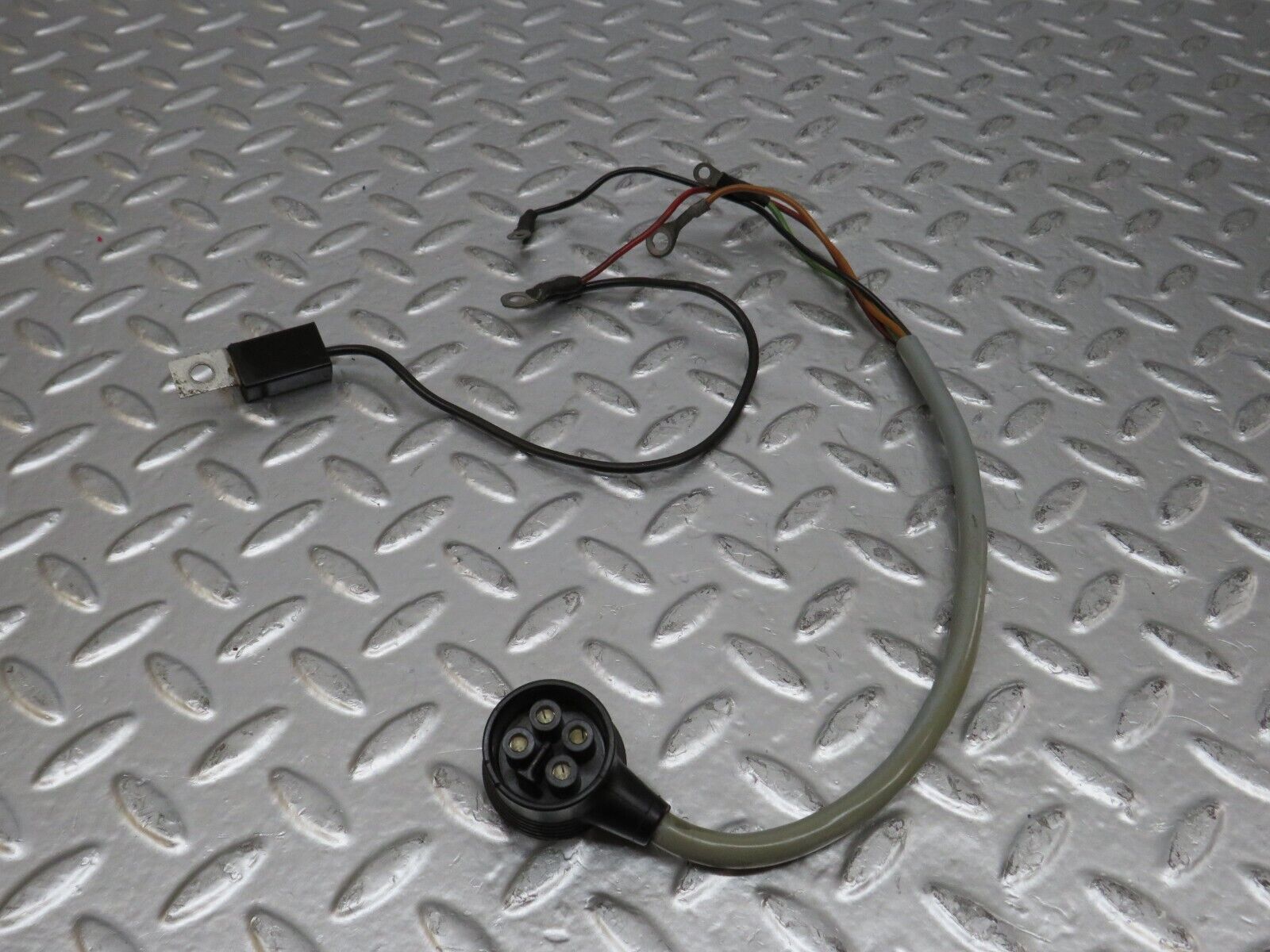 25417 Mercedes-Benz W123 200 Ignition Wire 0011567101