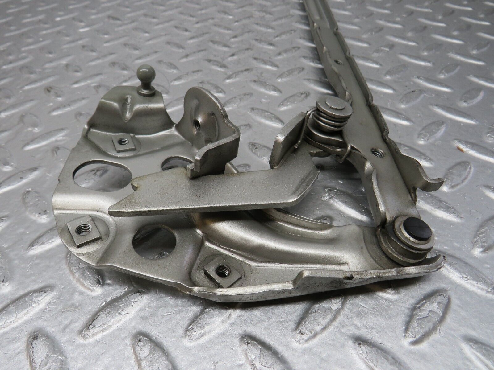 35030 Mercedes-Benz W210 320E Bonnet Hinge Right Side