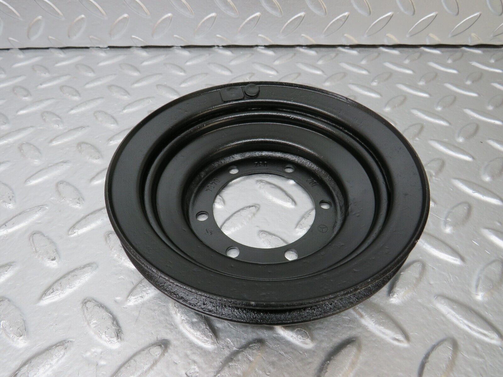 25498 Mercedes-Benz W123 200 Crankshaft Pulley 1020320404