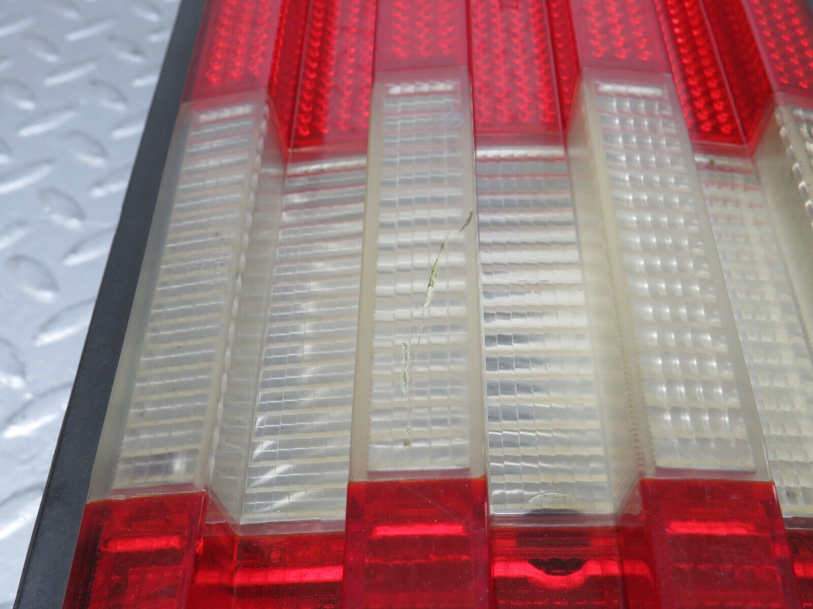 36191 Mercedes-Benz W126 420SE Tail Light & Bulb Holder Right Side 22072