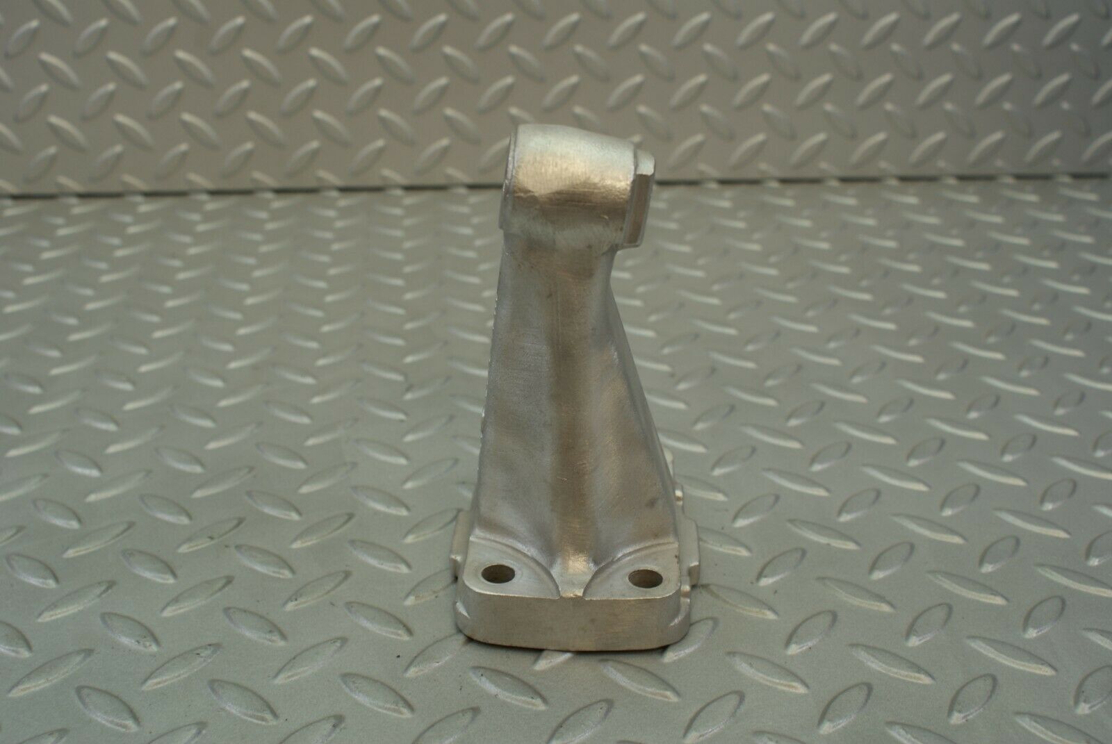 3071 Mercedes-Benz W115 220D Engine Mount Bracket Left Side 1152230804