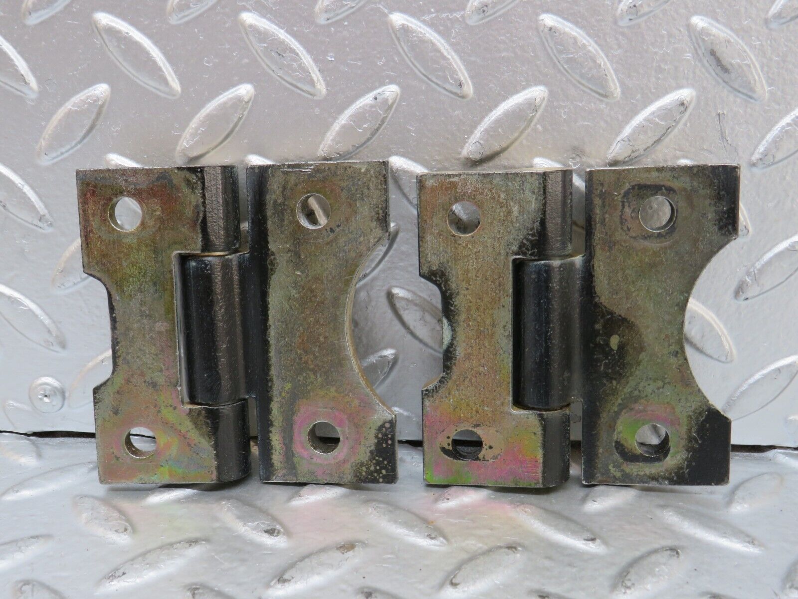 27235 Mercedes-Benz W123 280E Door Hinge Pair 1237200037