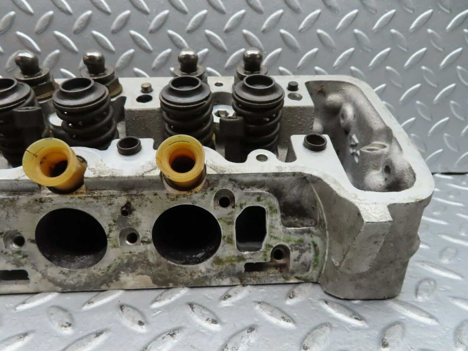 16677 Mercedes-Benz C107 380SLC Cylinder Head Right Side 1160163001