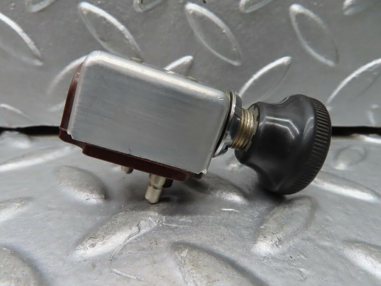 21027 Mercedes-Benz W114 250CE Coupe 3 Pin Pull Switch 31263001