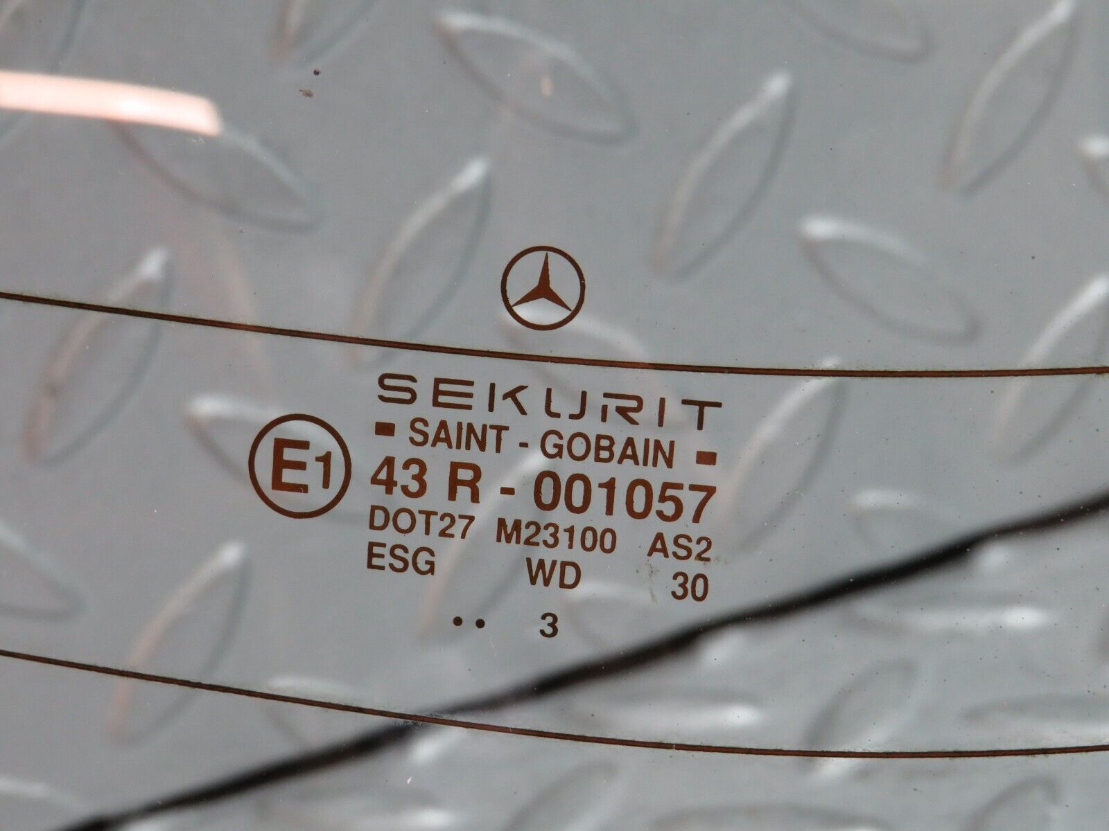 39073 Mercedes-Benz W201 190E 2.6L Rear Heated Windscreen Glass