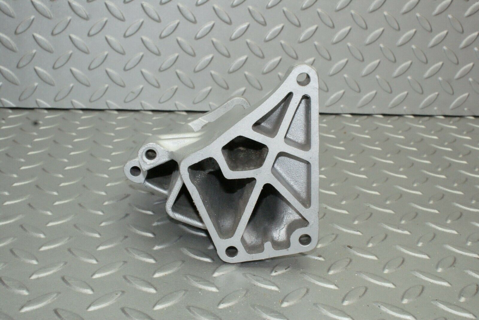 2500 Mercedes-Benz W116 350SE Alternator Generator Bracket Mount 1161551135