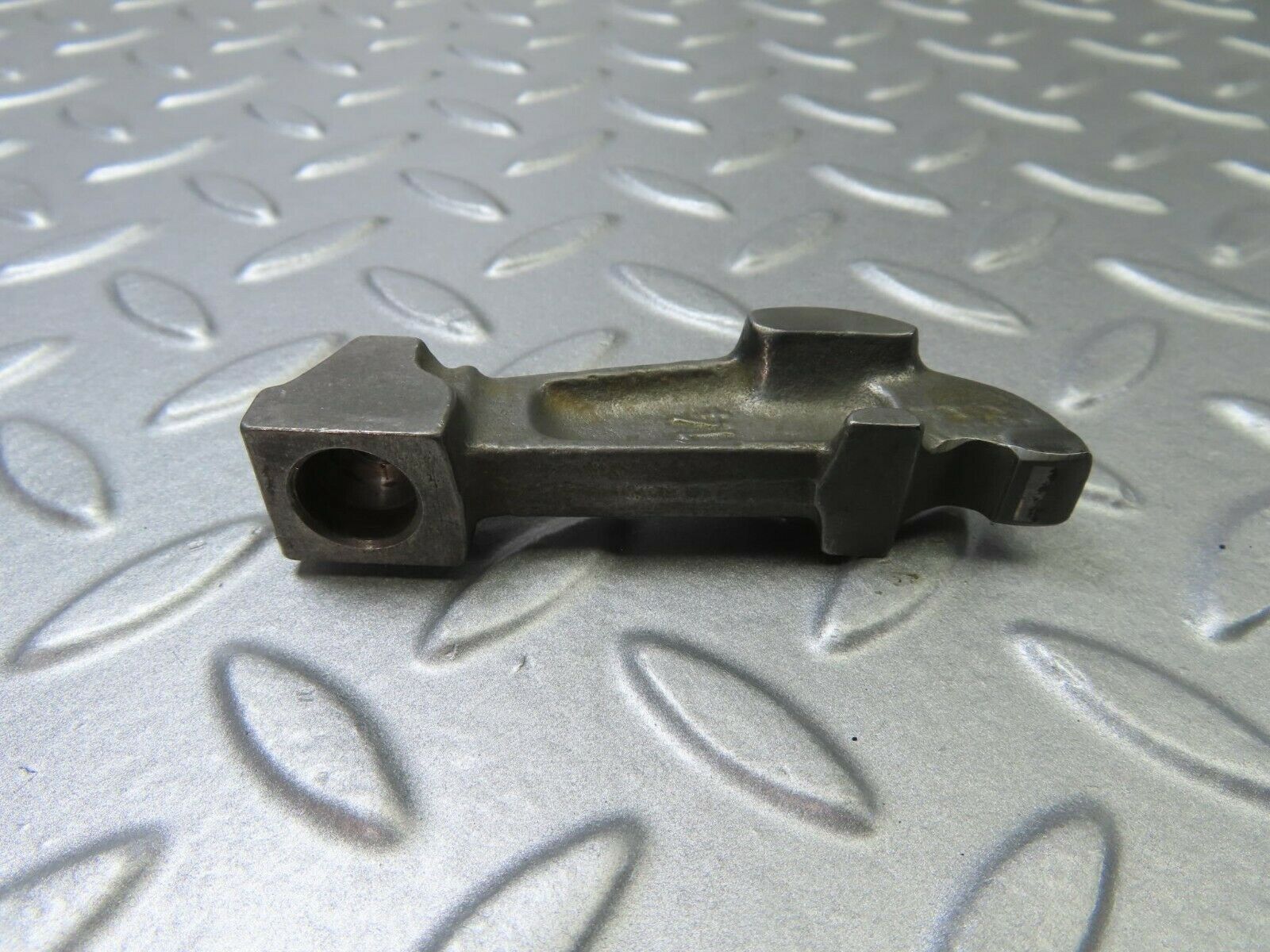 9131 Mercedes-Benz W108 Valve Rocker Arm With Retaining Spring