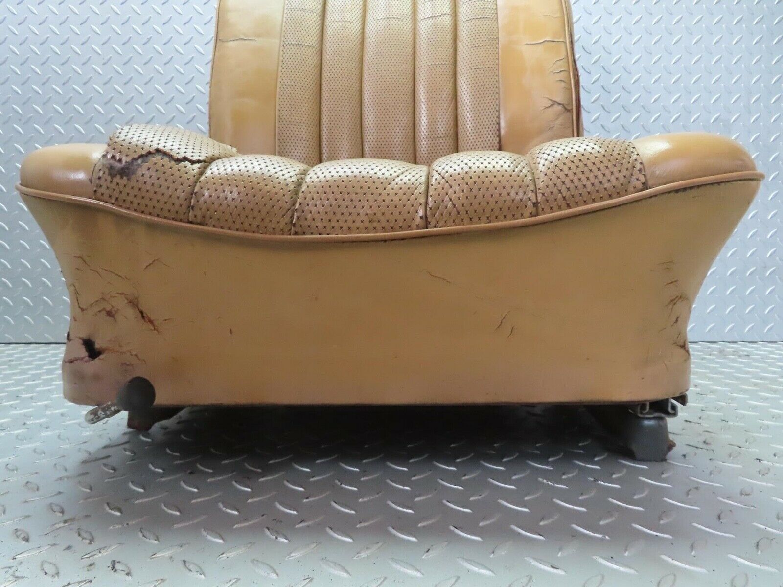 12842 Mercedes-Benz W111 220SE Front Left Driver Seat Caramel