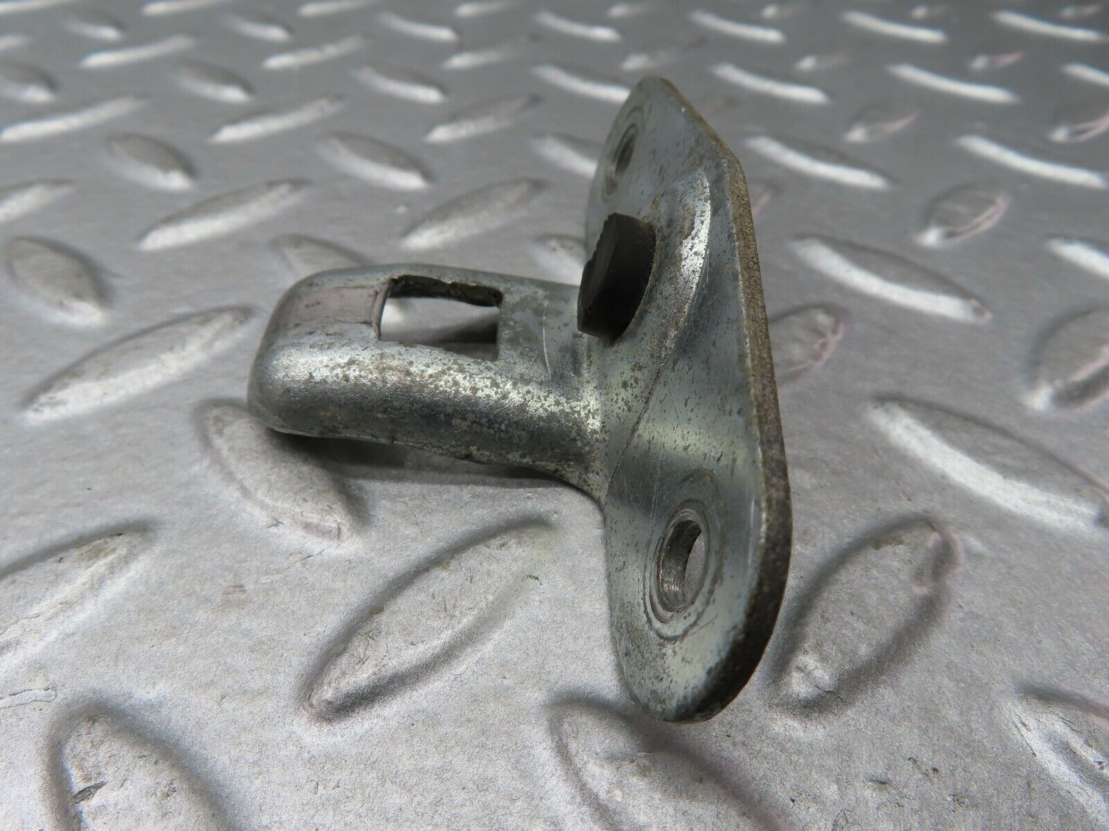 19208 Mercedes-Benz W123 300D Trunk Lock Latch 1237580150