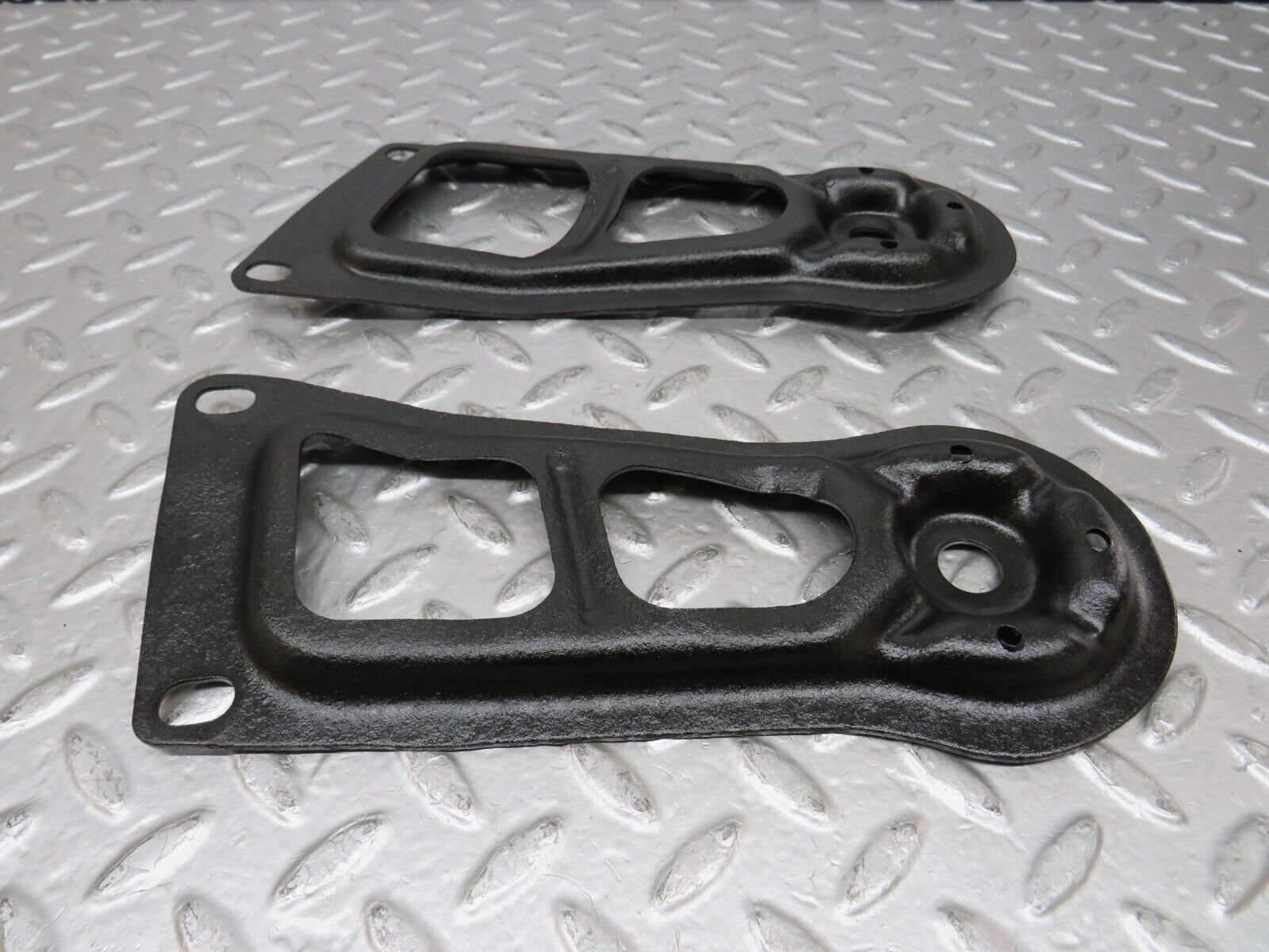 26849 Mercedes-Benz W123 240D Rear Suspension Axle Mounting Bracket