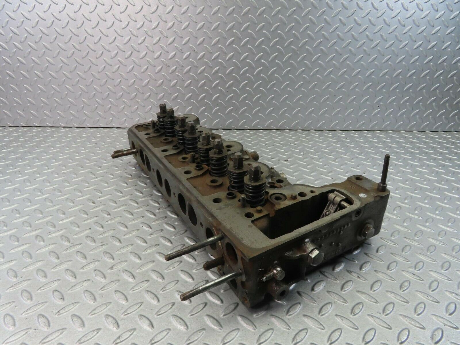 8690 Mercedes-Benz W115 Cylinder Head 6150181101