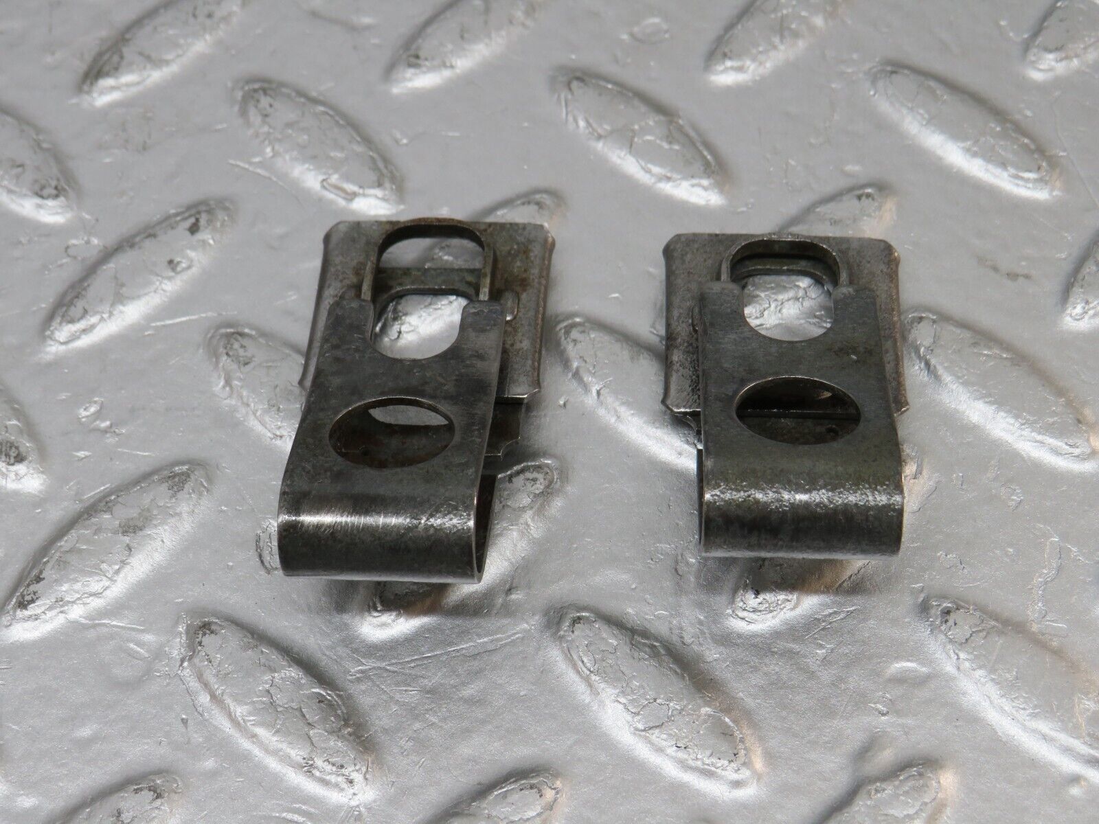 34482 Mercedes-Benz C126 380SEC Coupe Fuel Injector Bracket