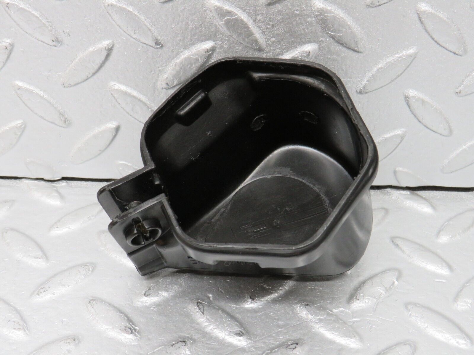 38861 Mercedes-Benz W201 190E 2.6L Ignition Coil Cover Cap 0001582285