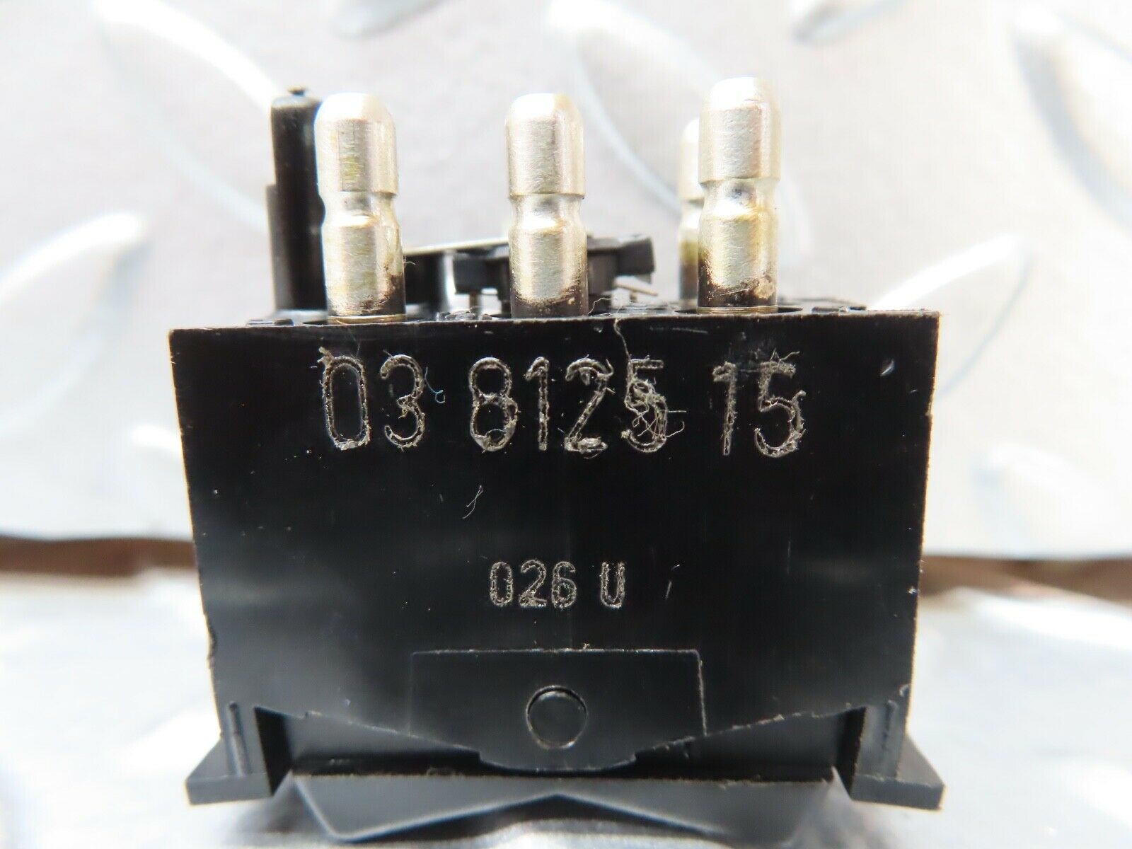 19275 Mercedes-Benz W123 300D Rear Heated Windscreen Switch 03812515