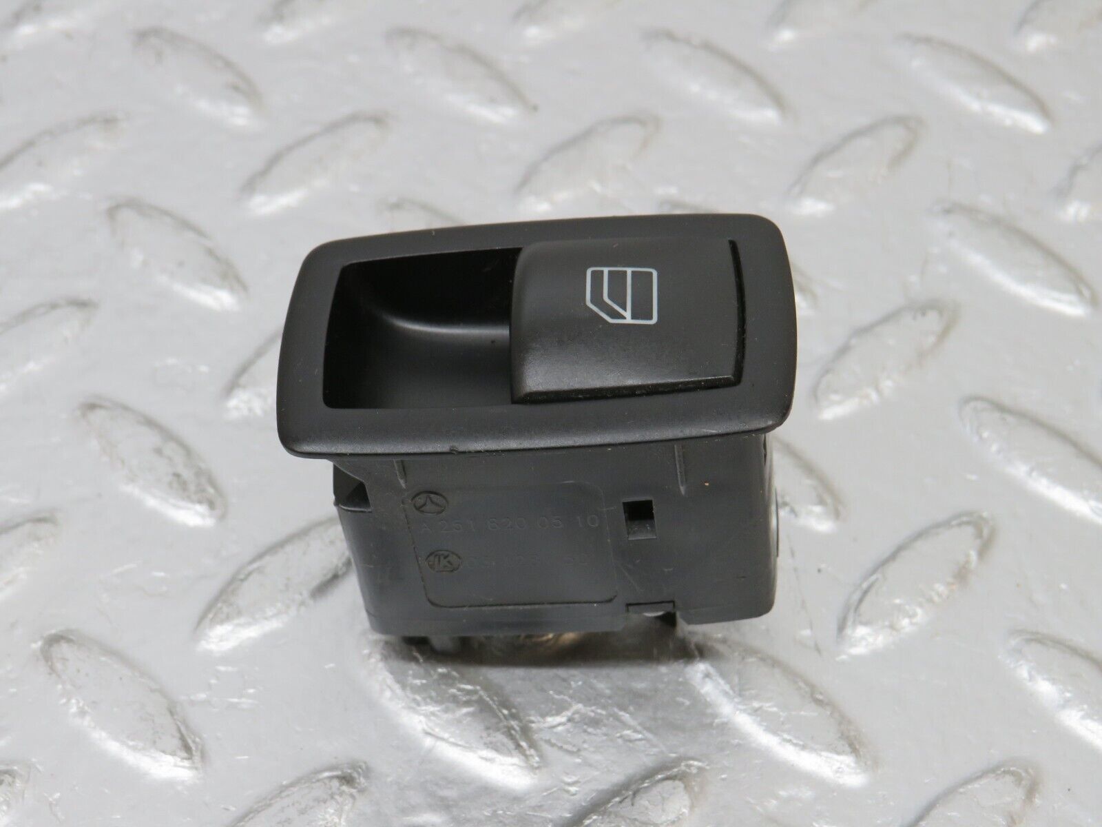 32744 Mercedes-Benz W245 Rear Right Electric Window Switch 2518200510