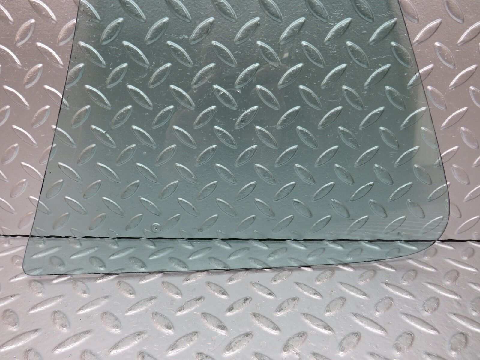 30083 Porsche 924 Rear Right Window Glass