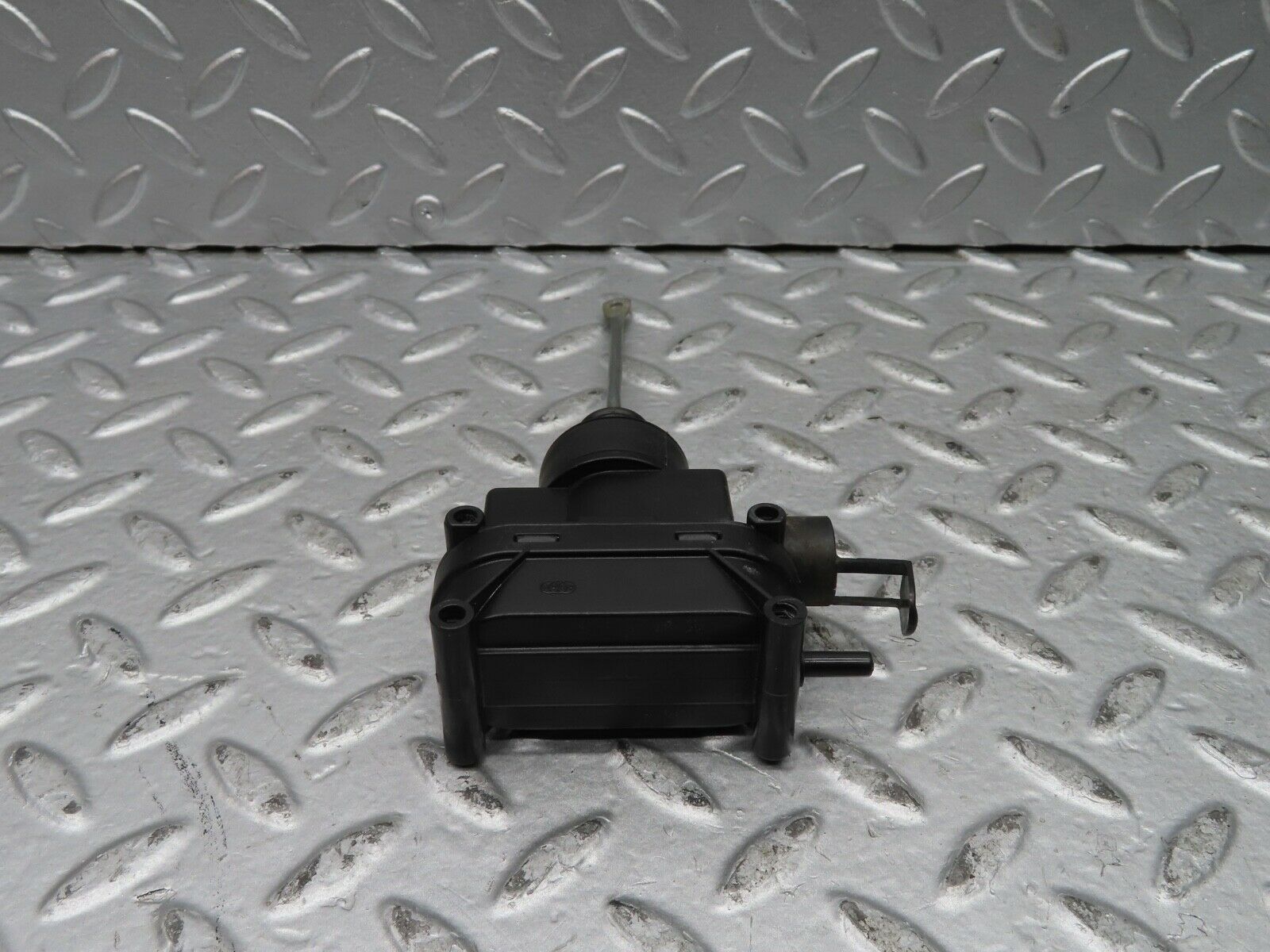 21443 Mercedes-Benz W126 300SE Front Door Lock Vacuum Actuator