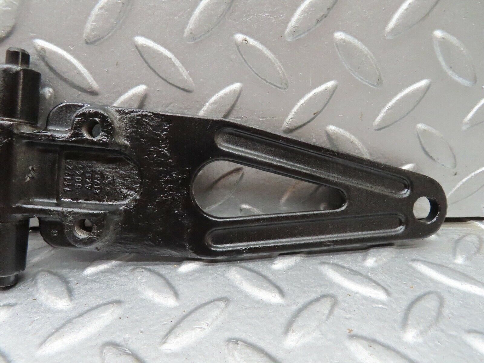 18224 Mercedes-Benz W111 220SE Coupe Left Door Hinge 1117235041