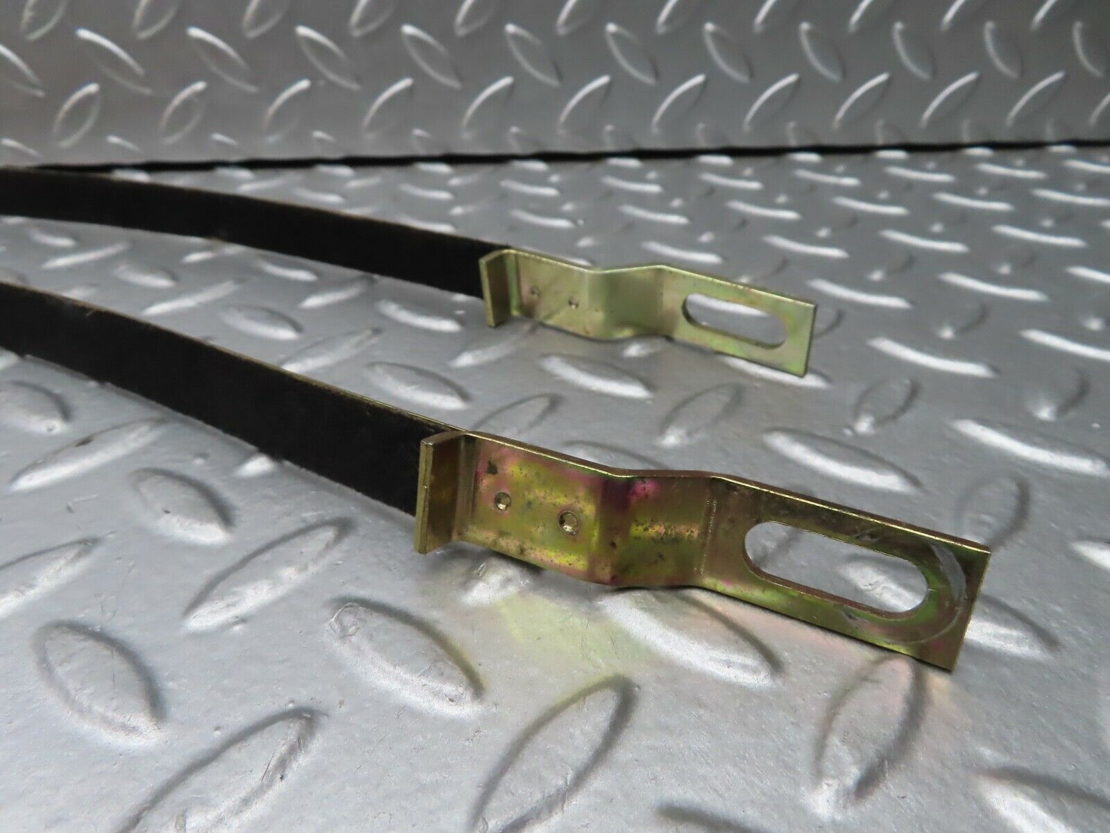 21333 Mercedes-Benz W123 230E Heater Box Holder Strap